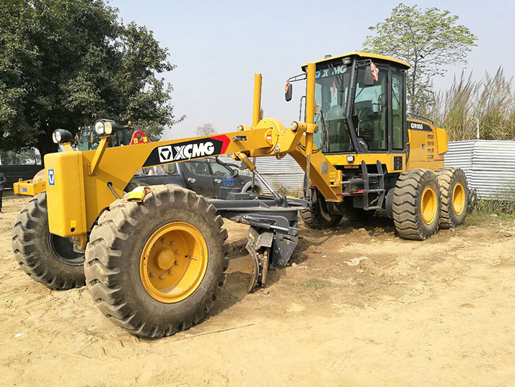 XCMG new road motor graders GR2003 Chinese 16 ton motor grader machine with Cummins engine for sale